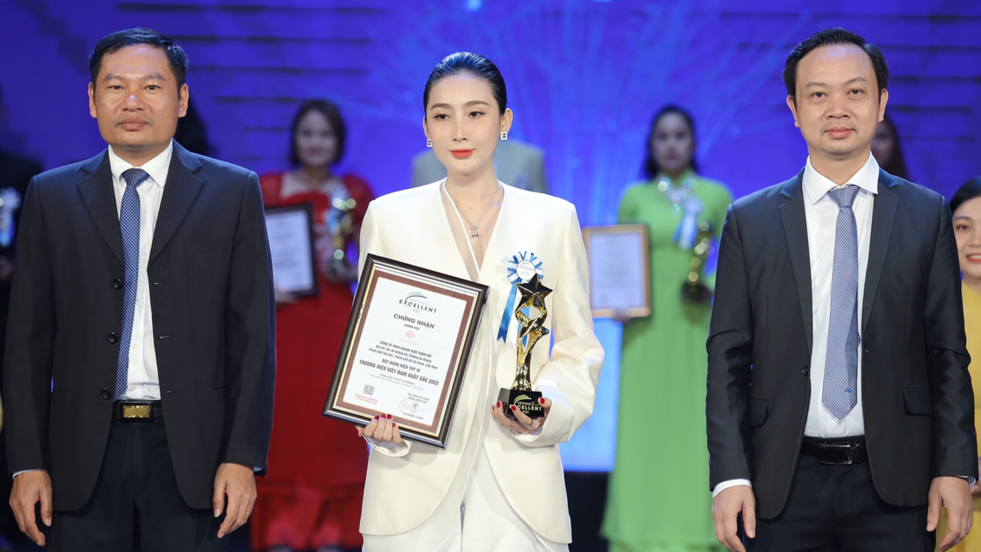 VIVIAN PREMIUM – LUXURY AESTHETIC CLINIC VIVIAN BANNER