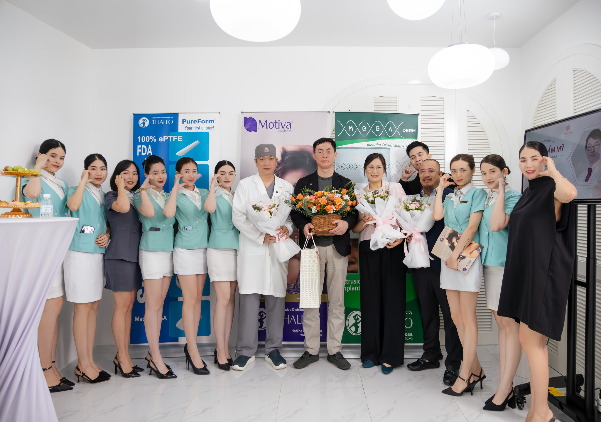 Theo Dõi VIVIAN Trên Nền Tảng Social Media VIVIAN BANNER