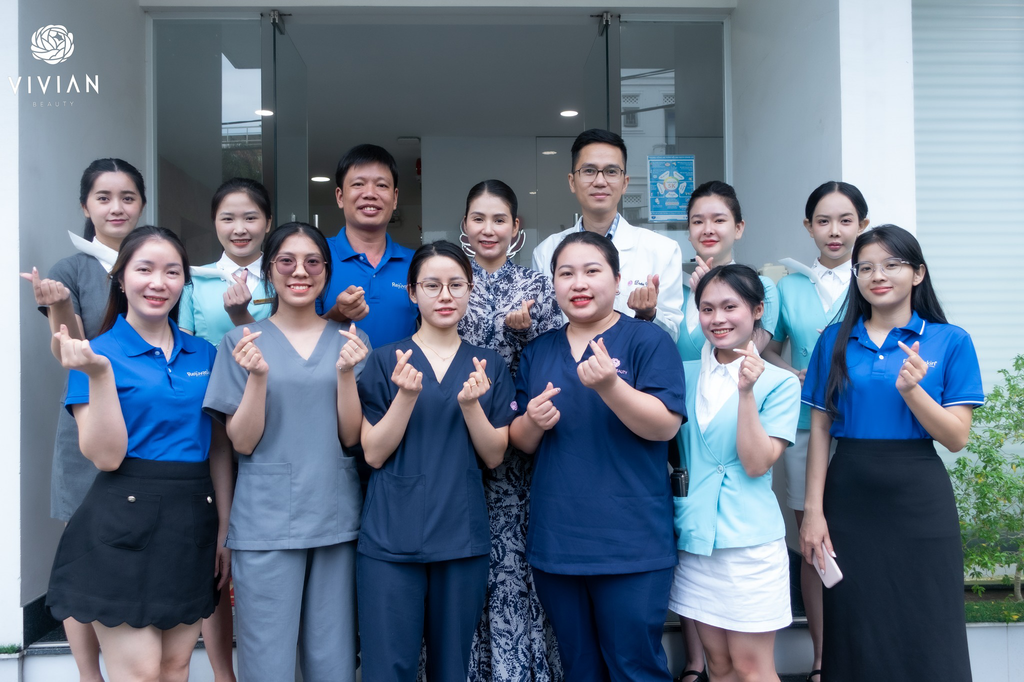 Theo Dõi VIVIAN Trên Nền Tảng Social Media VIVIAN BANNER